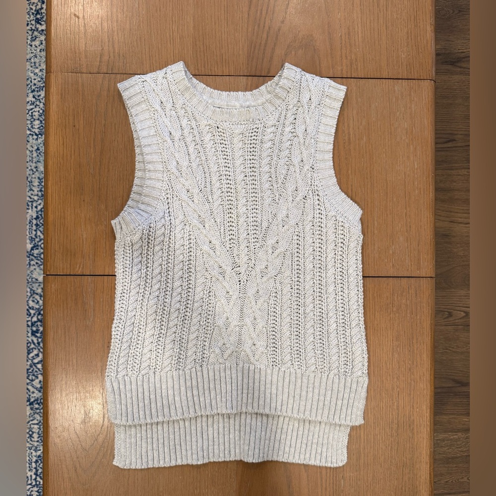 Sleeveless sweater vest